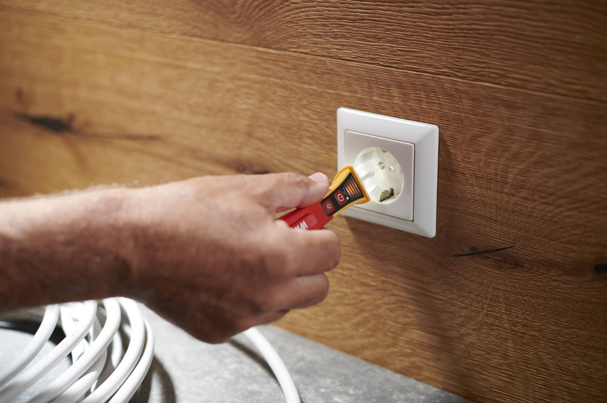 Wiha Single-pole, non-contact volt detector, 12–1,000 V AC Includes two AAA batteries (43797) – Image 14 of 18