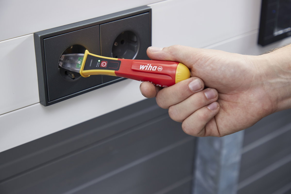 Wiha Single-pole, non-contact volt detector, 90–1,000 VAC Includes two AAA batteries (43798) – Image 12 of 15