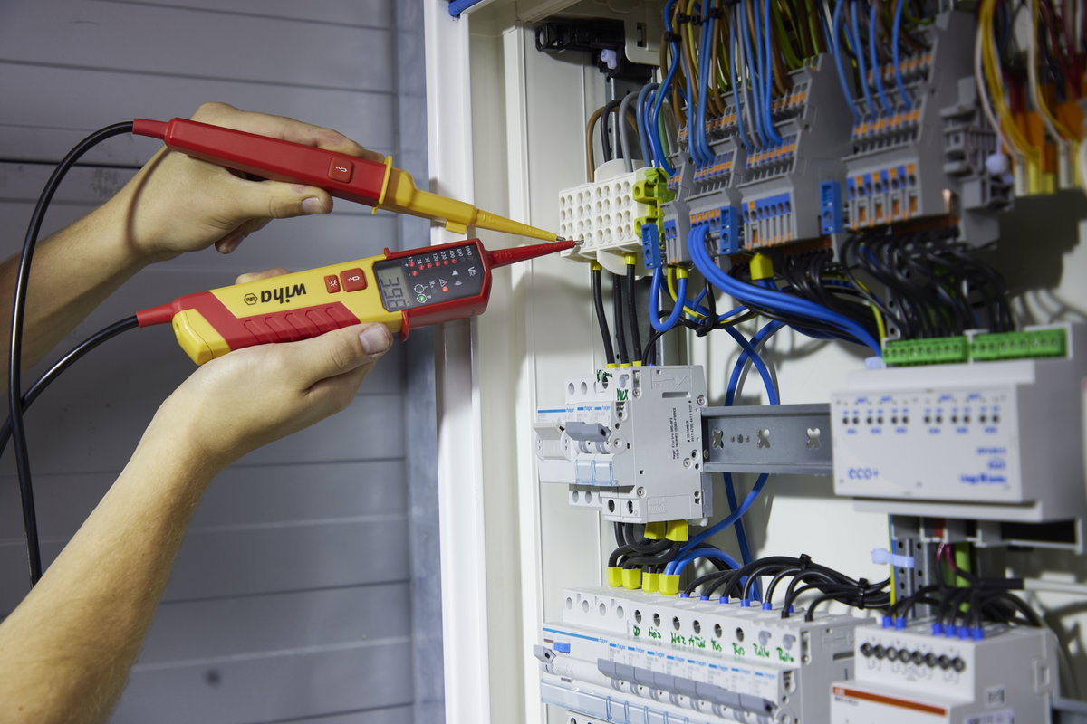 Wiha Voltage and continuity tester 0.5 - 1,000 V AC, CAT IV incl. 2x AAA batteries (45217) – Image 9 of 14