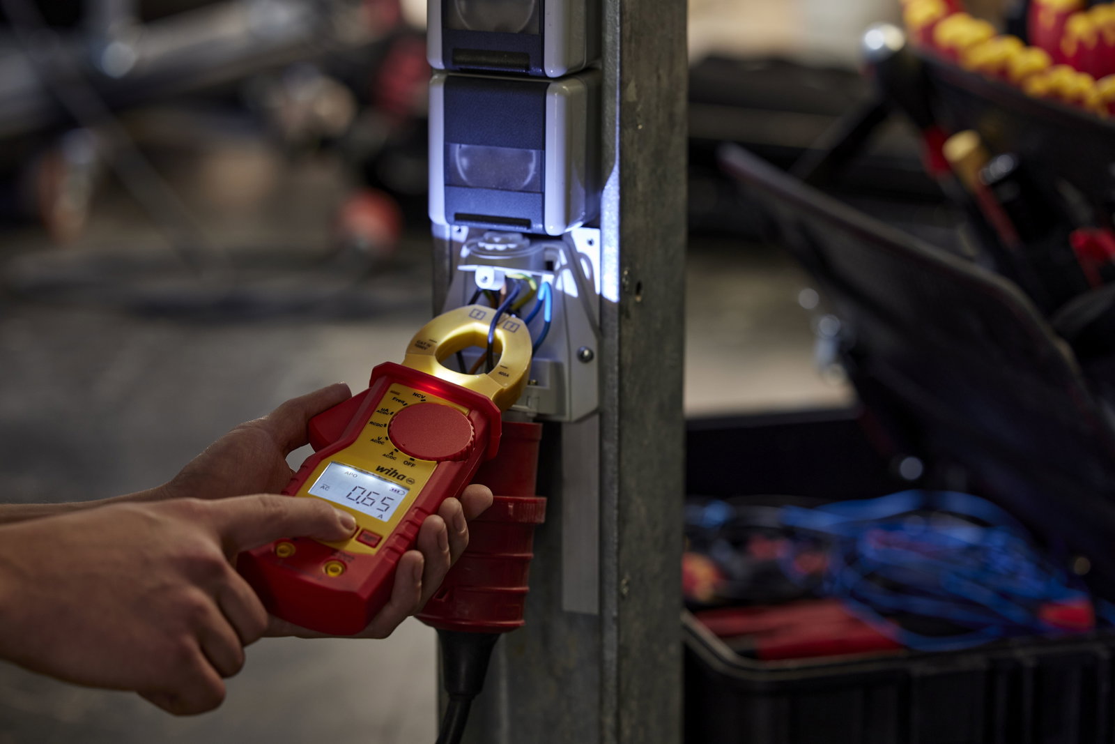 Wiha Clamp meter up to 1,000 V AC, CAT IV incl. 2x AAA batteries (45219) – Image 5 of 13