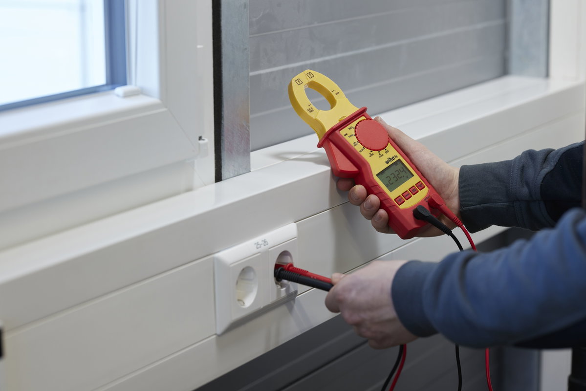 Wiha Clamp meter up to 1,000 V AC, CAT IV incl. 2x AAA batteries (45219) – Image 3 of 13