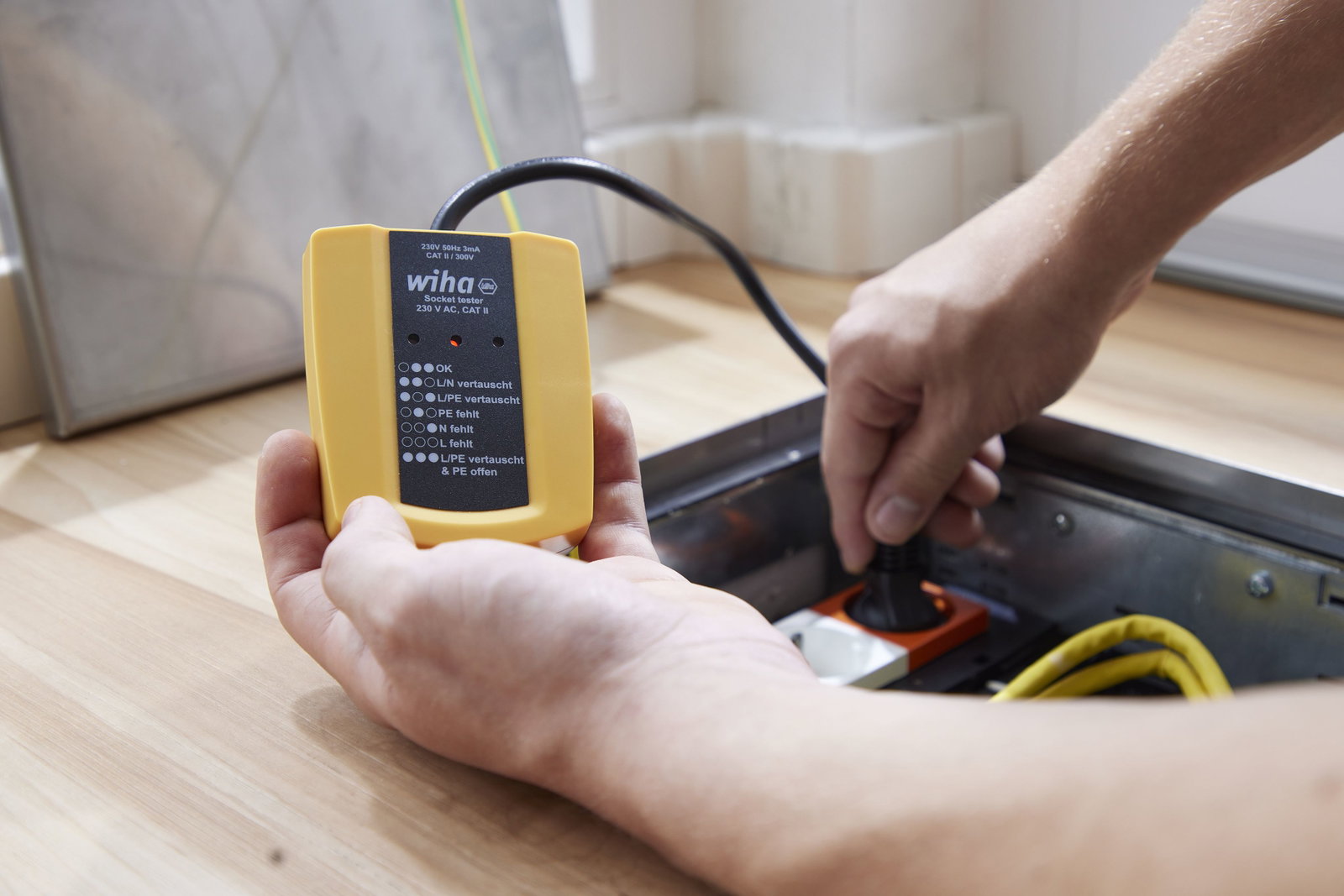 Wiha Socket tester 230 V AC, CAT II (45220) – Image 4 of 6