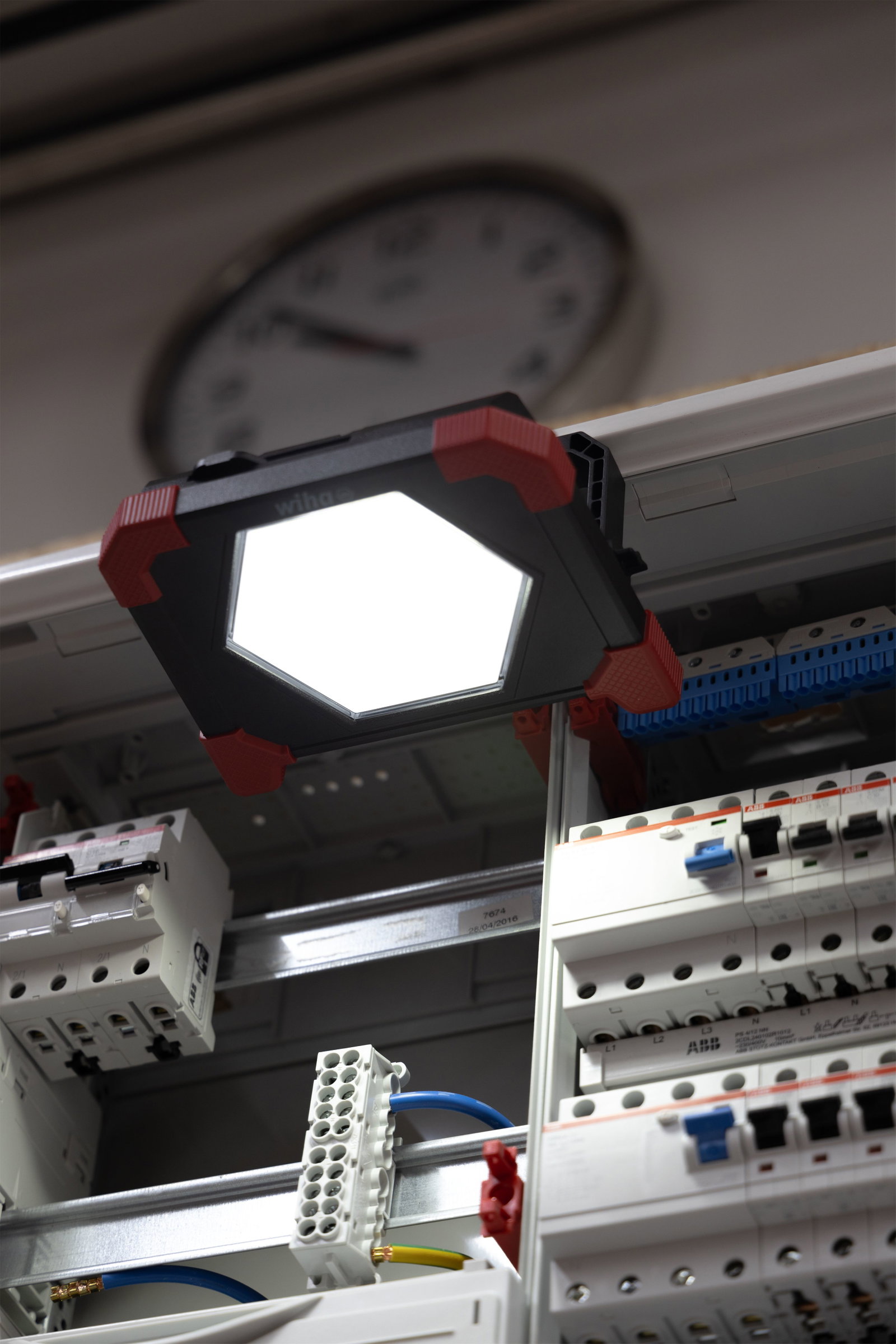 Wiha Floodlight rechargeable 30 W, 3,000 lm (45698) – Image 11 of 19