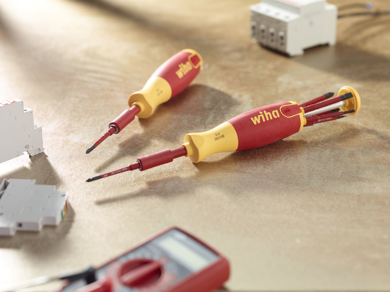 Wiha Screwdriver with bit magazine LiftUp electric Phillips, PlusMinus/Pozidriv, slotted with 6 slimBits (38611) – Image 7 of 16