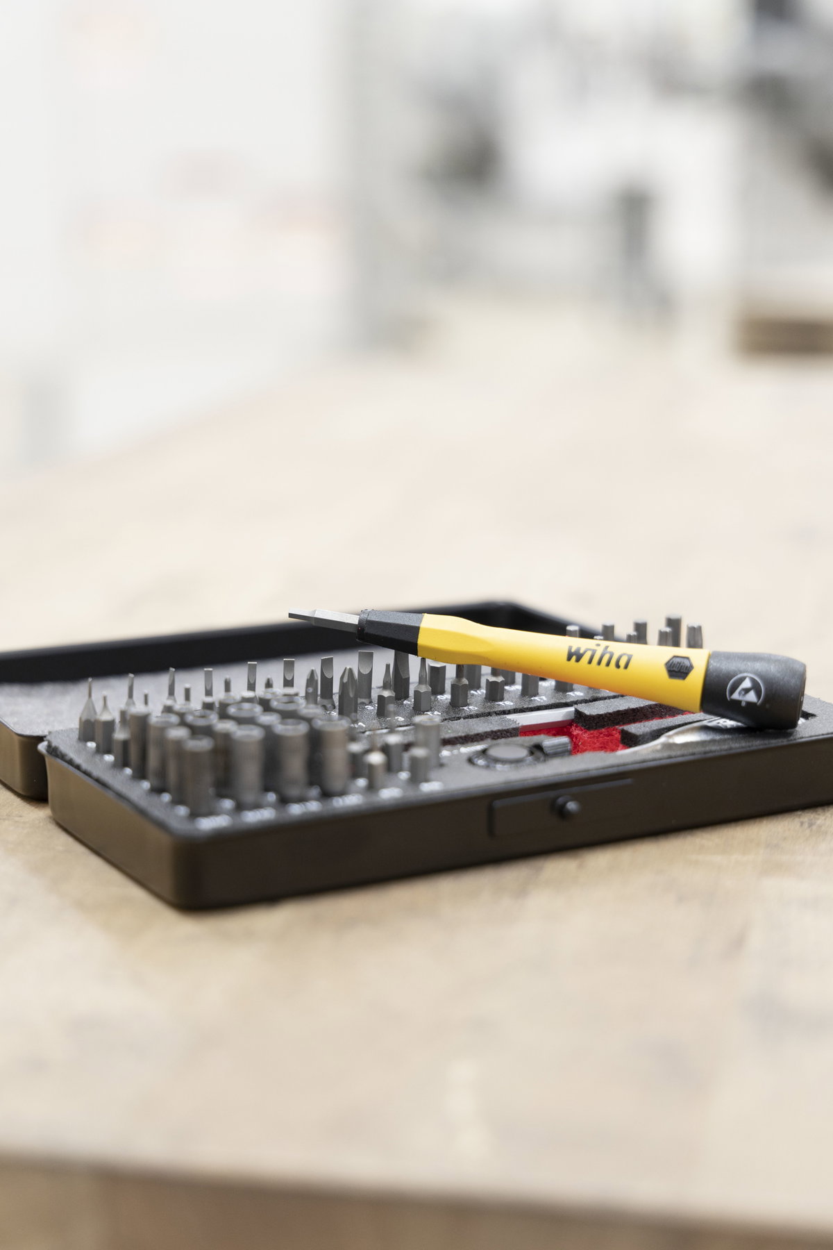 Wiha ESD Micro bit set mixed, 65-pcs. 4mm C 4 incl. box (39971) – Image 14 of 17