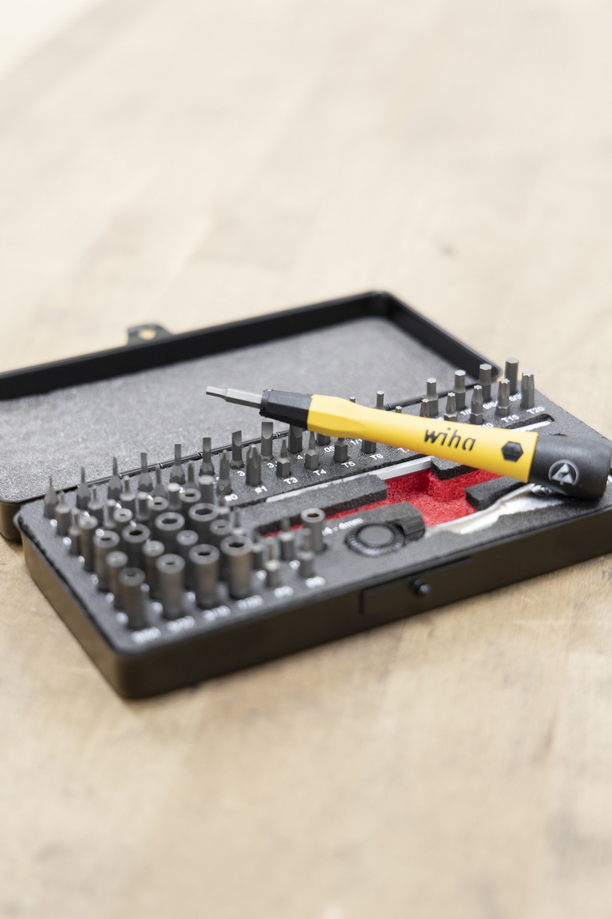 Wiha ESD Micro bit set mixed, 65-pcs. 4mm C 4 incl. box (39971) – Image 13 of 17