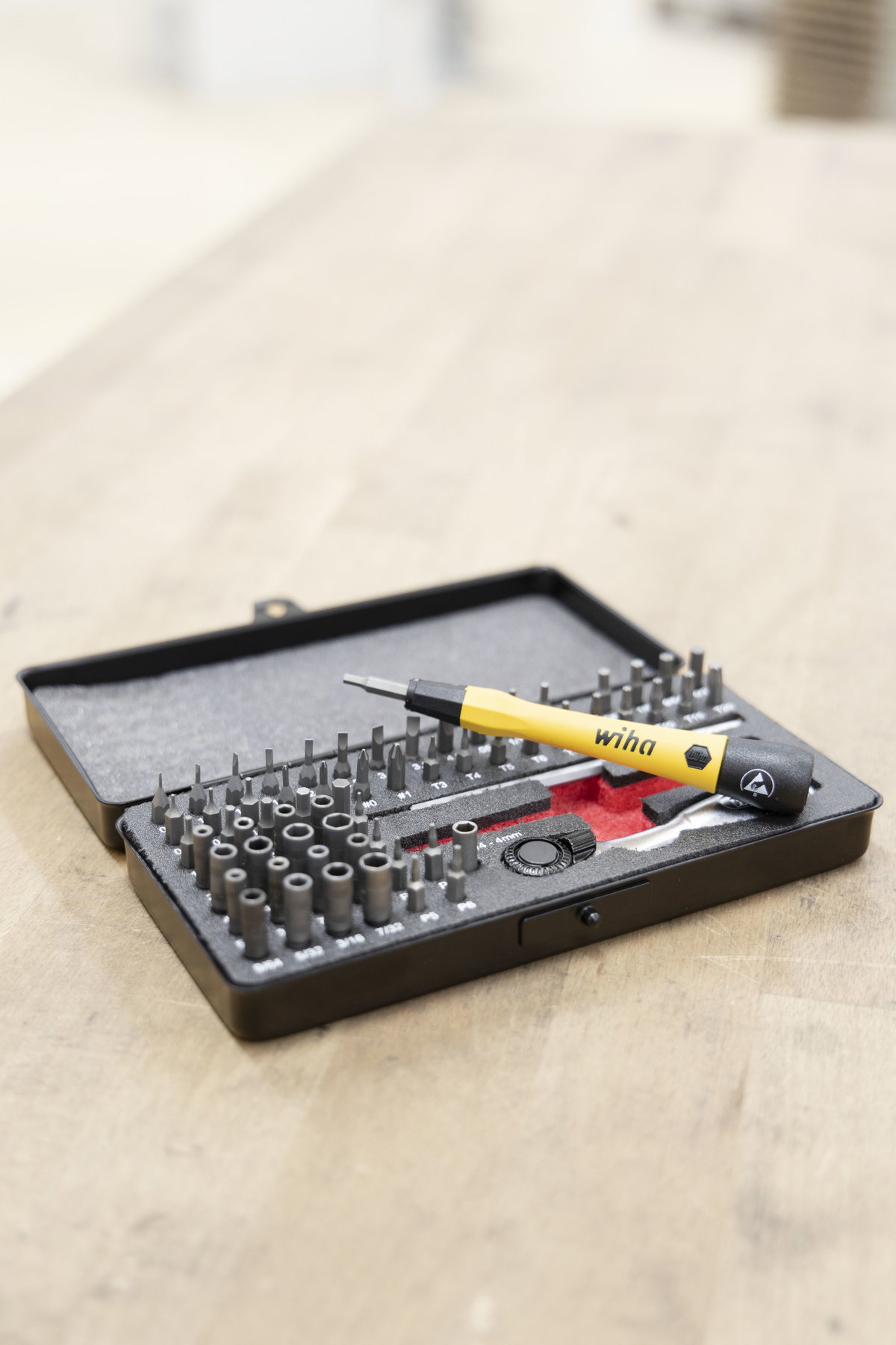 Wiha ESD Micro bit set mixed, 65-pcs. 4mm C 4 incl. box (39971) – Image 12 of 17