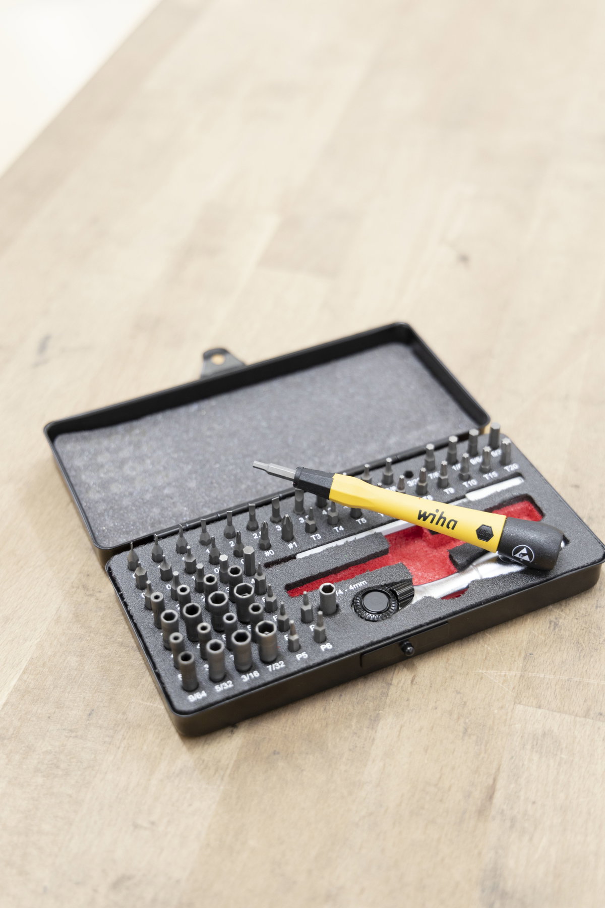 Wiha ESD Micro bit set mixed, 65-pcs. 4mm C 4 incl. box (39971) – Image 11 of 17