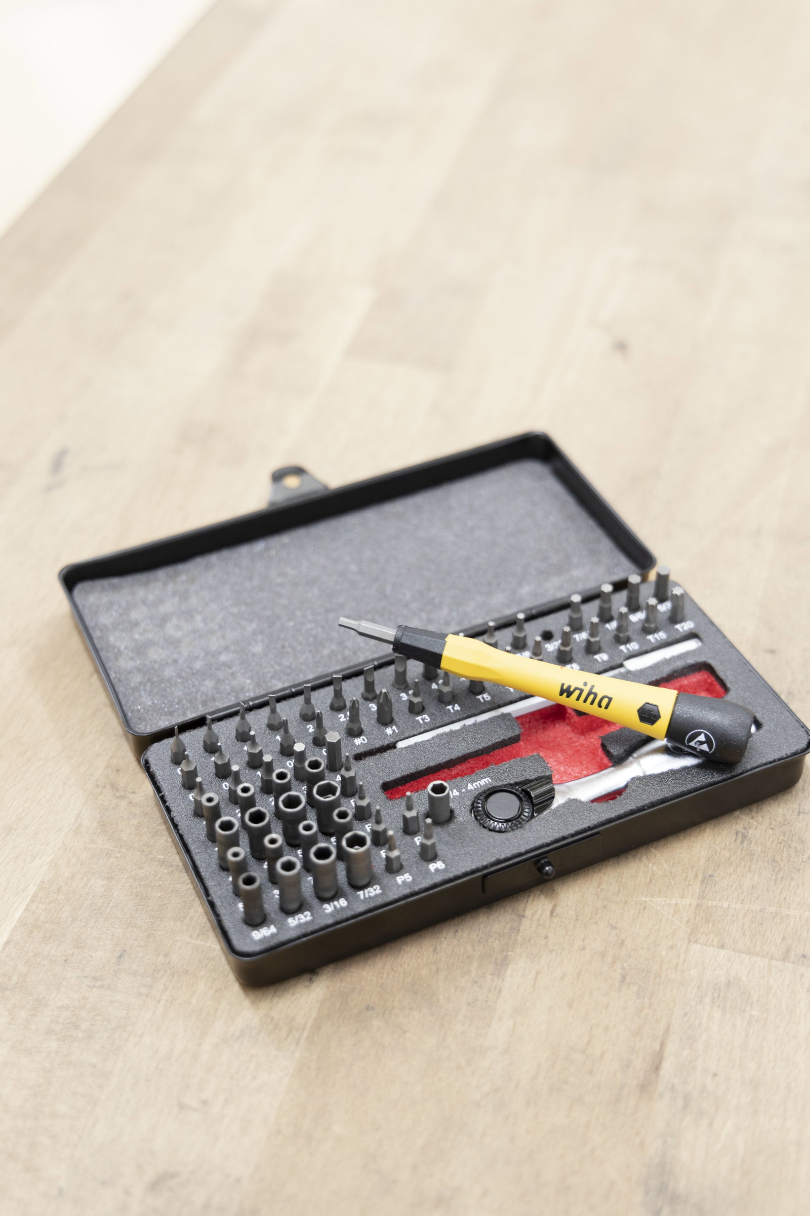 Wiha ESD Micro bit set mixed, 65-pcs. 4mm C 4 incl. box (39971) – Image 11 of 17