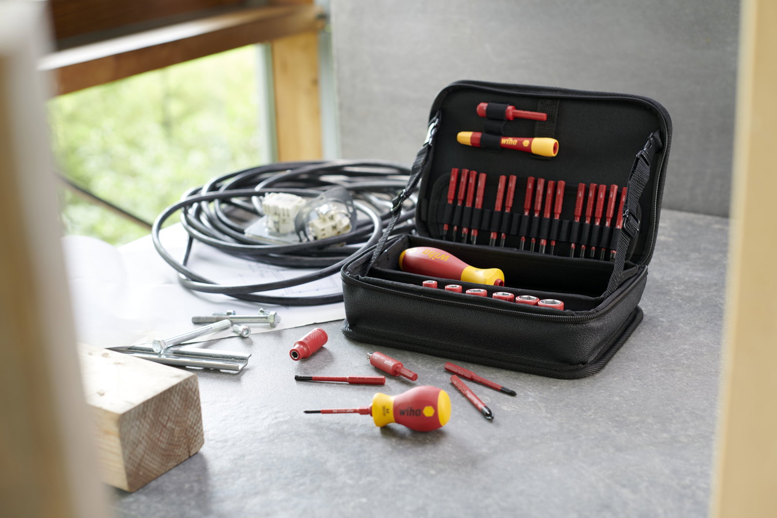 Wiha Tool set slimVario® electric mixed, 32 pcs. incl. multifunctional bag (43465) – Image 10 of 32