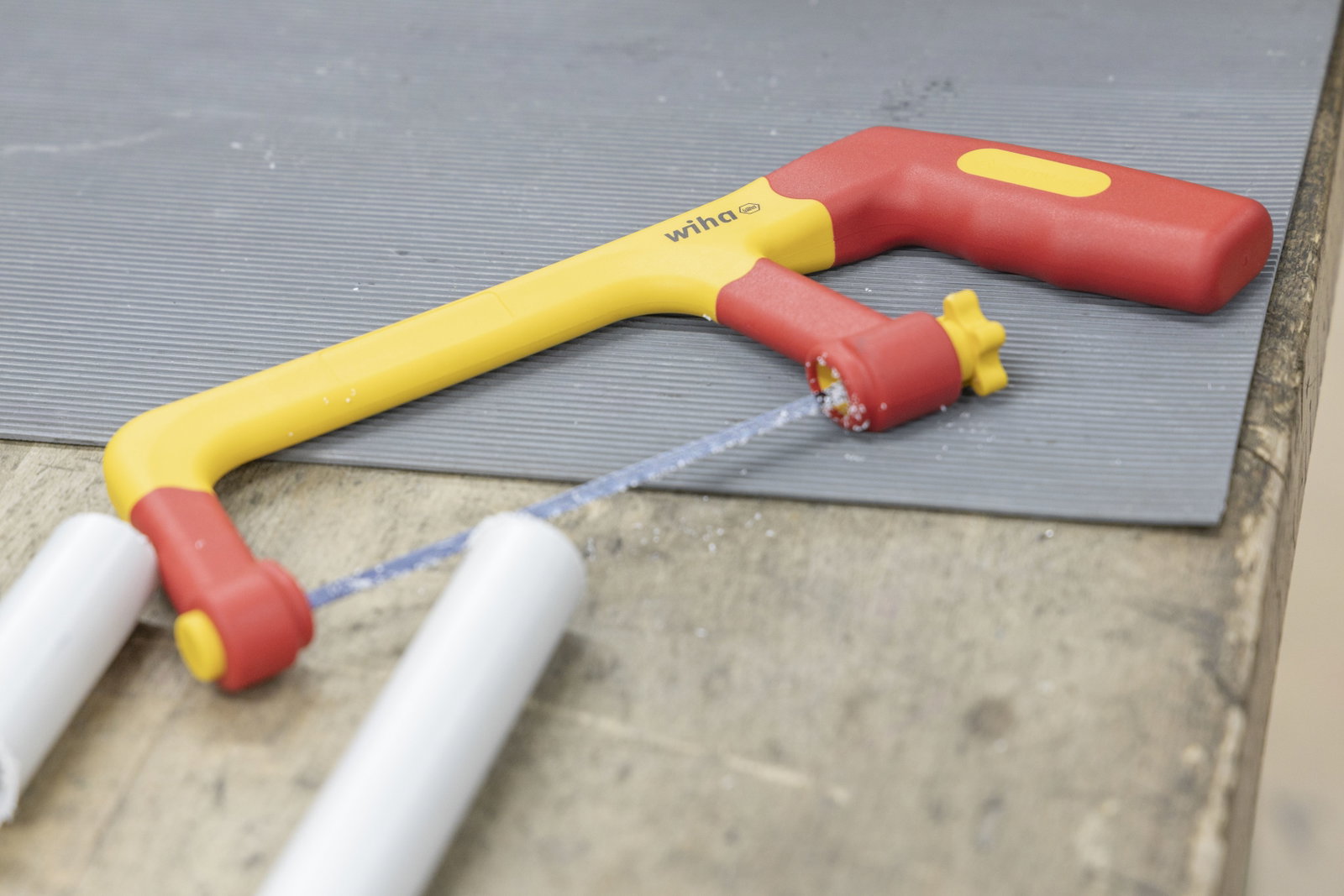 Wiha Hacksaw electric insulated with three saw blades 150 mm 280 mm (43125) – Image 2 of 9
