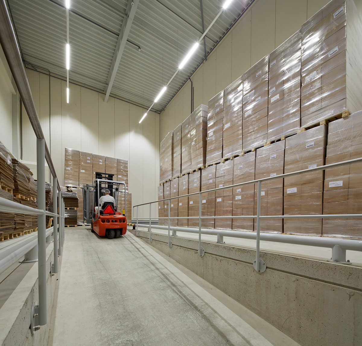 Maxos fusion, trunking light unit, 72 W, L2276 mm, 12300 lm, 4000 K, DALI-regelbar, Tiefbreitstrahlend (MB), Texturiert, Weiß, IP20 – Bild 3 von 4
