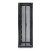 NetShelter SX Gehäuse mit schwarzen Seitenteilen, 42 HE, 750 mm x 1070 mm (B x T), -908 kg Shock Packaging