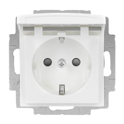 SCHUKO® Steckdose Safety+ mit Klappdeckel alpinweiß - Busch-balance® SI