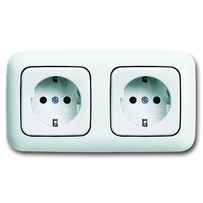 SCHUKO® Doppelsteckdose "durchverdrahtet" mit Zentralscheiben und Abdeckrahmen