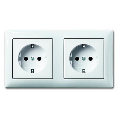 SCHUKO® Doppelsteckdose "durchverdrahtet" mit Zentralscheiben und Abdeckrahmen