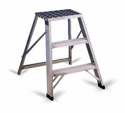 Klappbares Arbeitspodest mit 3 Stufen, Höhe 0,69m, Breite 0,54m, Gewicht 4,6kg