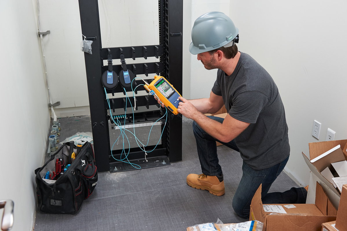 1 GHz DSX2-5000 CableAnalyzer WLAN aktiviert + CertiFiber Pro Quad OLTS-Module + FI-1000-KIT Inspektionskamera e + 1 Jahr Gold Support – Bild 3 von 4