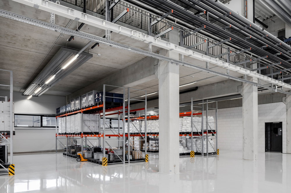 Low-bay Leuchten mit attraktivem linearen Design, bis zu 155 lm/W – Bild 4 von 10