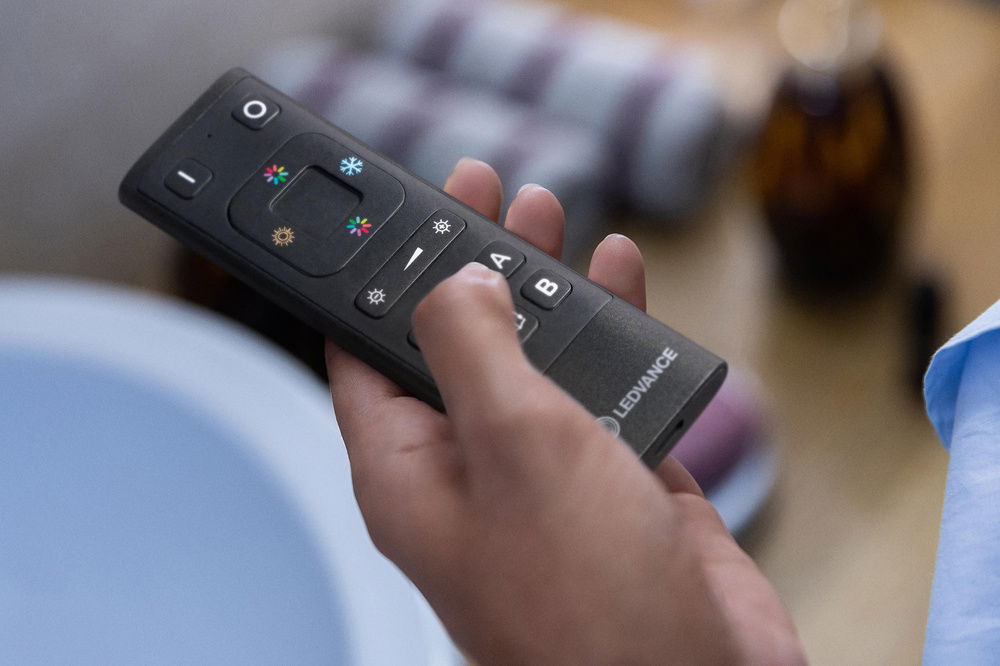 SMART+ WIFI REMOTE CONTROL USB-C USB Black