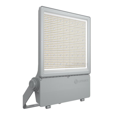 Lumenstarker DALI D4i-Scheinwerfer mit radialsymmetrischer Lichtverteilung für Flächenbeleuchtung an hohen Masten