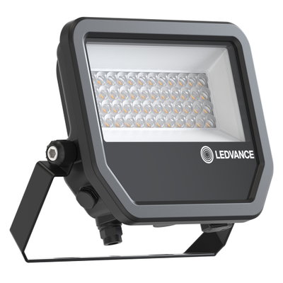 Scheinwerfer mit linsenbasierter Lichtverteilung bis zu 150 lm/W