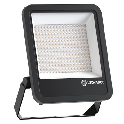Scheinwerfer mit linsenbasierter Lichtverteilung bis zu 150 lm/W