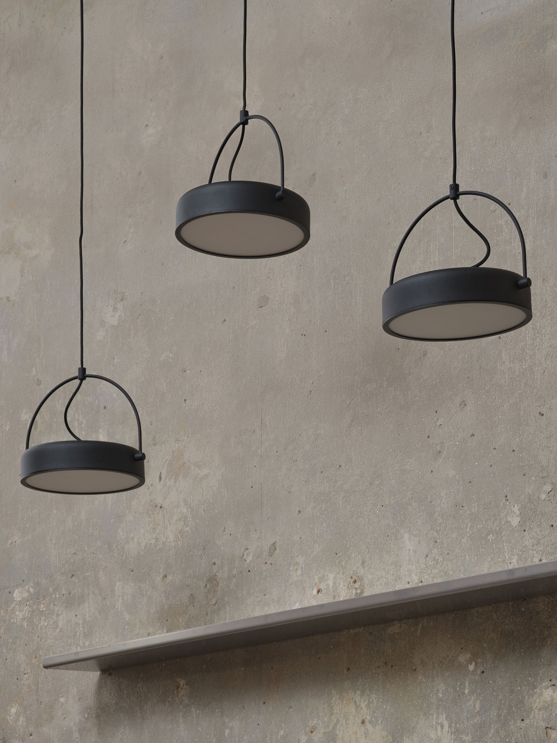 Dekorative Leuchten aus Metall mit integriertem LED – Bild 2 von 3