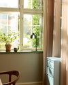 Dekorative Leuchte aus farbigem Metall und Glas mit austauschbarer Lichtquelle