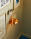 Dekorative Leuchte aus farbigem Metall und Glas mit austauschbarer Lichtquelle
