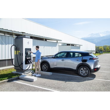 Pro DC Ladestation 180kW, 2xCCS2 3,6m, 4G, ISO15118, IK10, IP55, C4, Display – Bild 2 von 6