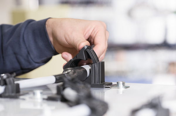 Herramienta profesional pneumática para bridas de ancho de hasta 4,8mm – Imagen 12 de 15