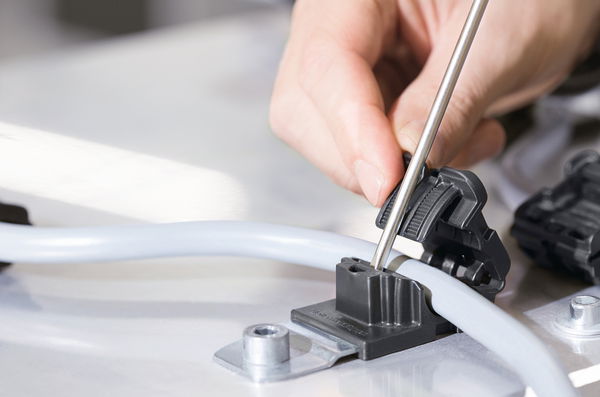 Herramienta profesional pneumática para bridas de ancho de hasta 4,8mm – Imagen 13 de 15