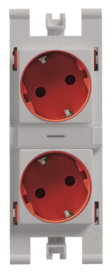 B. enchufe schuko doble RP