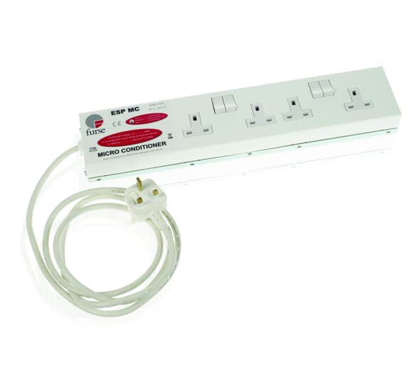 Plug-in power conditioner British style 220-260V with tel/fax protection
