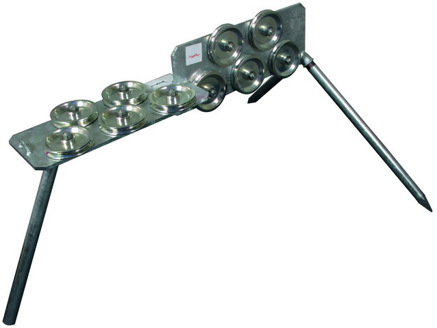 Macchina raddrizzafilo per il raddrizzam ento di conduttori tondi adatto per Td 7 -10 mm a 10 rulli con tripode