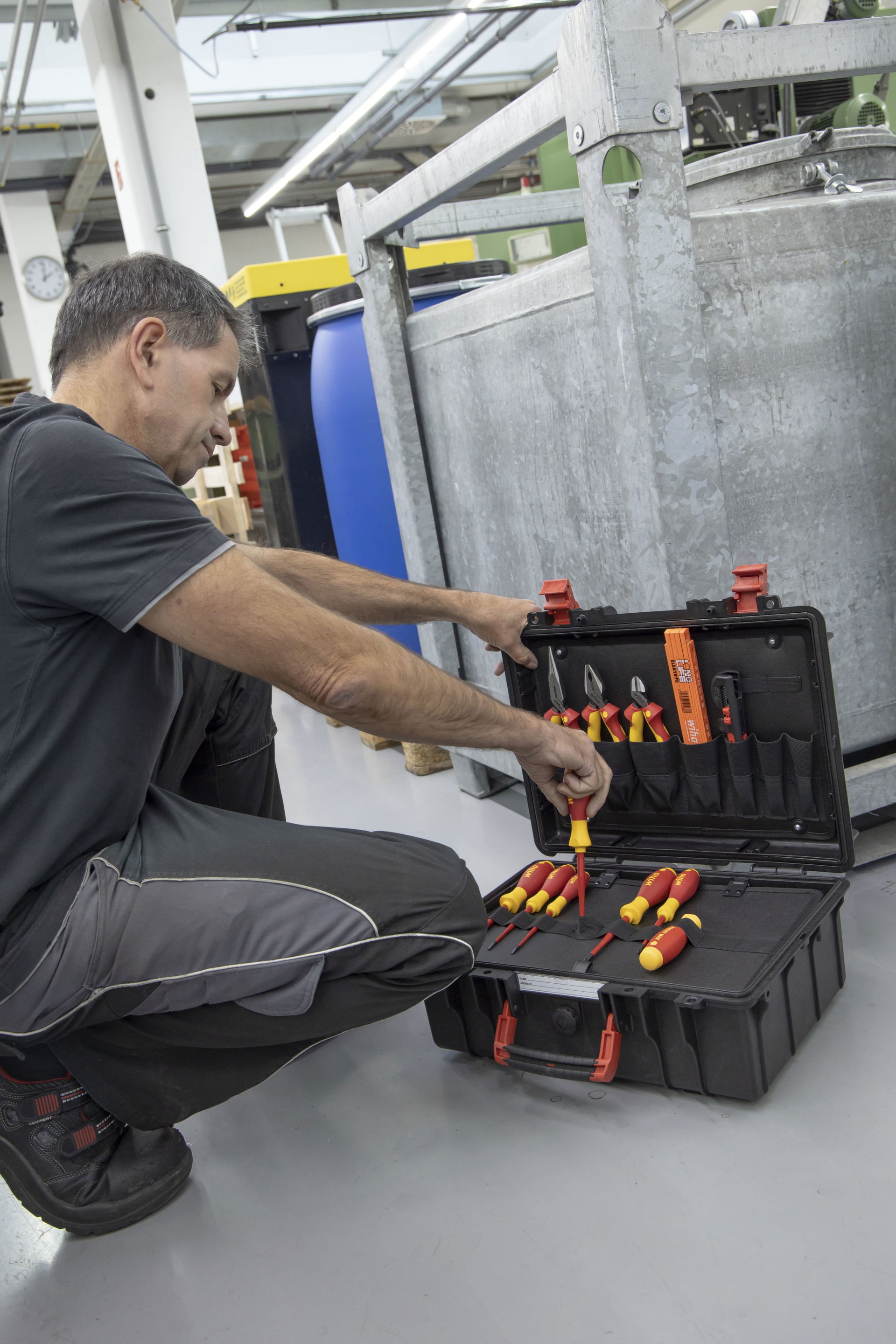 Wiha Valigetta portautensili Basic Set L electric 18 pz. (45530) – Immagine 13 di 14