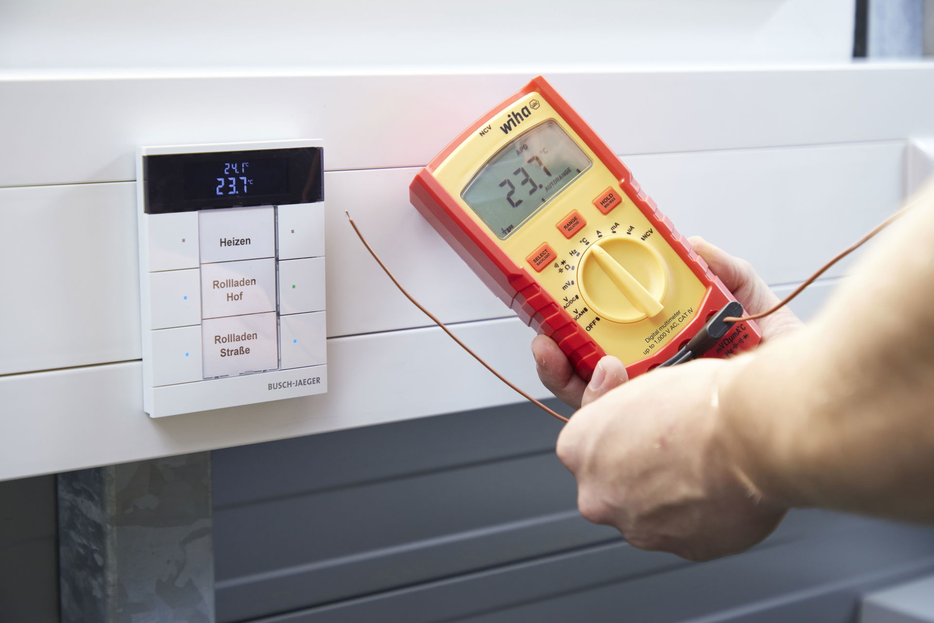 Wiha Multimetro digitale fino a 1.000 V AC, CAT IV incl. 2 pile AAA (45215) – Immagine 10 di 14