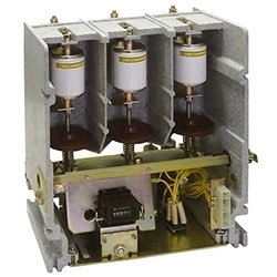 Contator trifásico para ligação de condensadores de média tensão