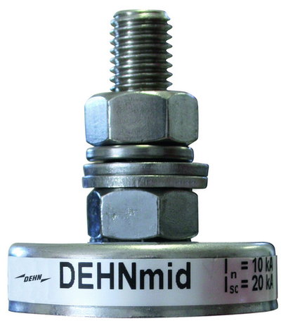 Terminal connection for surge arrester for cable lug fixing