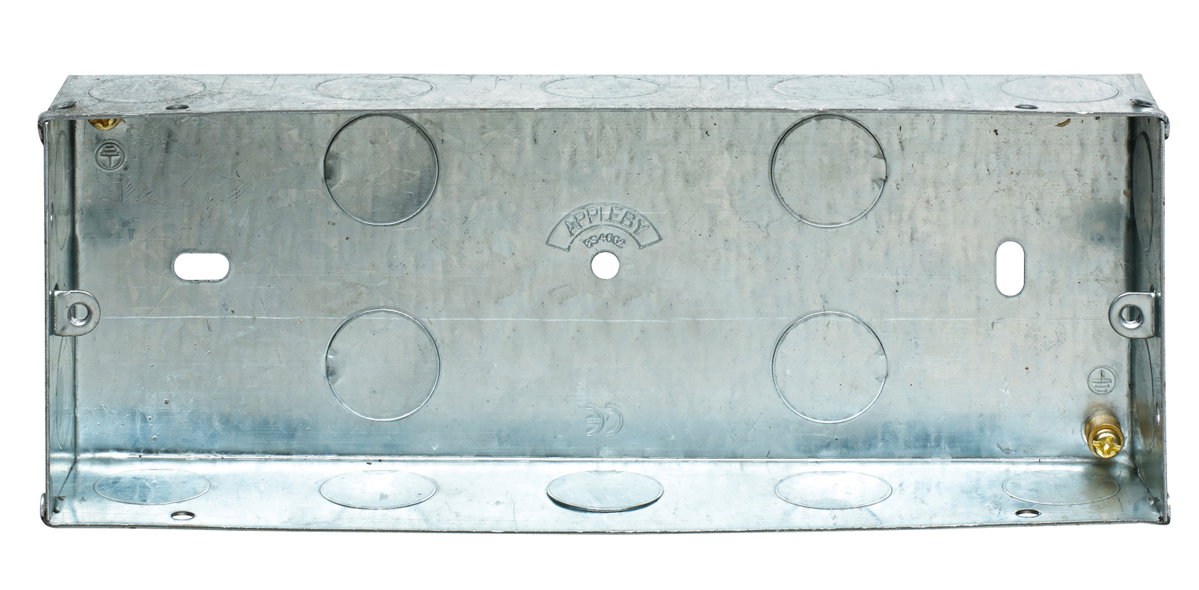 3 Gang Fixed Lug Flush Steel Installation Box 35mm Depth