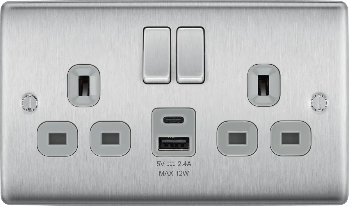 NEXUS METAL BRUSHED STEEL SINGLE SWITCHED 13A POWER SOCKET WITH USB CHARGING - 2X USB SOCKETS (2.1A)