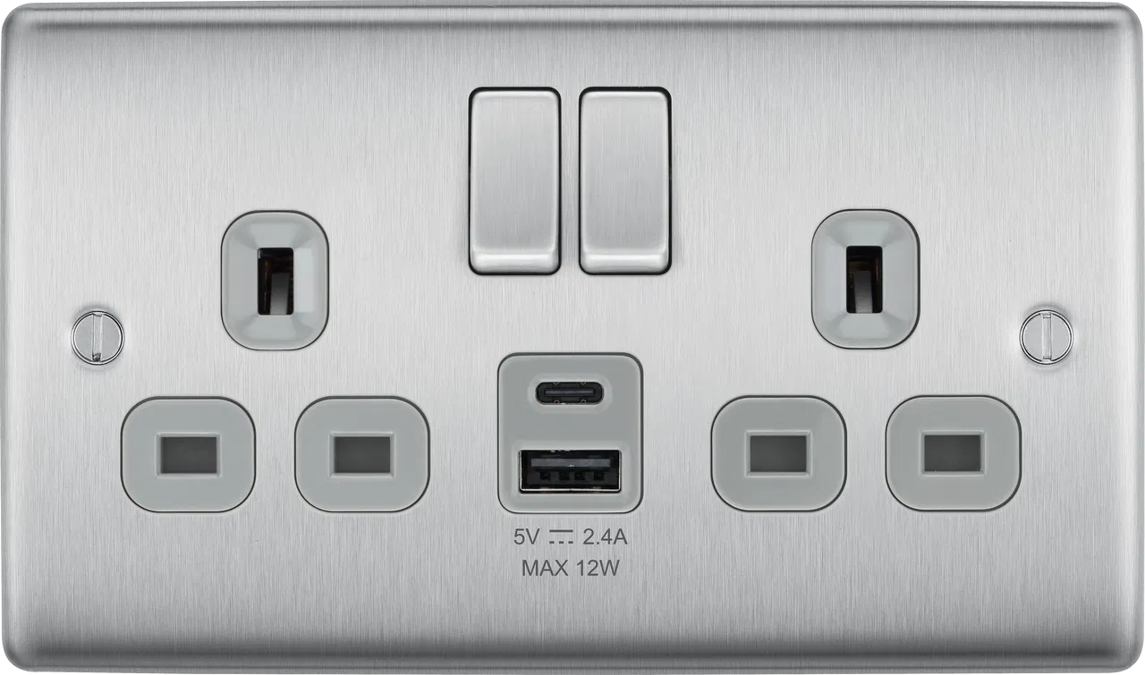 NEXUS METAL BRUSHED STEEL SINGLE SWITCHED 13A POWER SOCKET WITH USB CHARGING - 2X USB SOCKETS (2.1A)