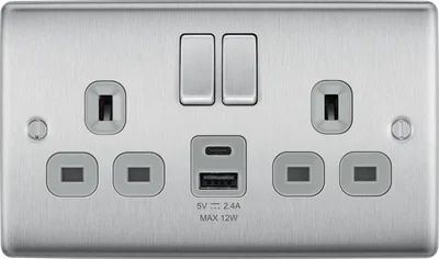 NEXUS METAL BRUSHED STEEL SINGLE SWITCHED 13A POWER SOCKET WITH USB CHARGING - 2X USB SOCKETS (2.1A)
