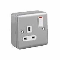 13A 1G DP SWITCHED SOCKET 2 E TERMINALS - SURFACE METALCLAD