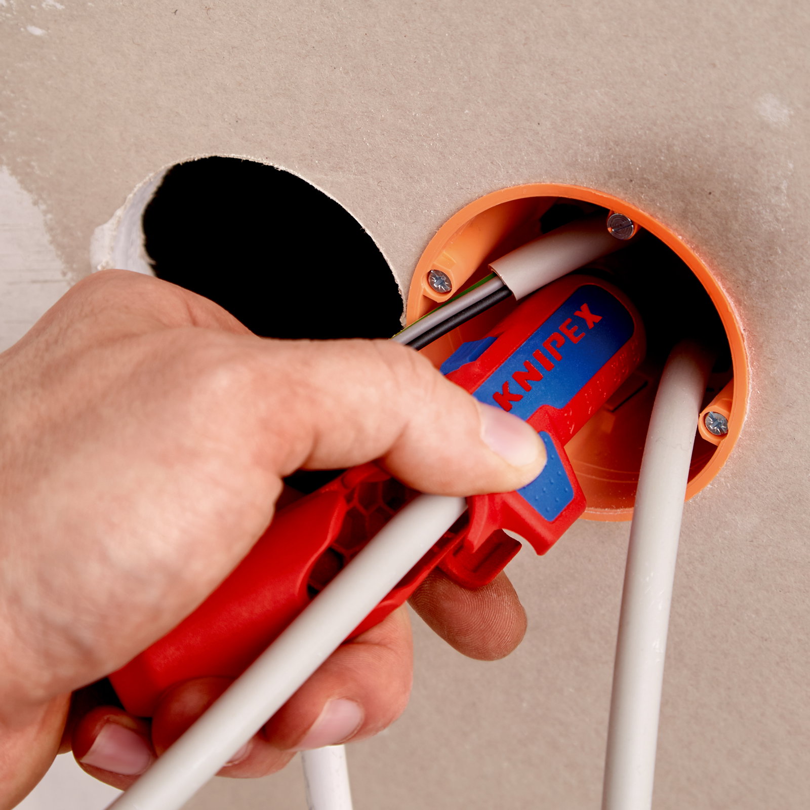 KNIPEX 16 95 02 SB ErgoStrip® Universal Stripping Tool for left-handers 135 mm – Image 4 of 7