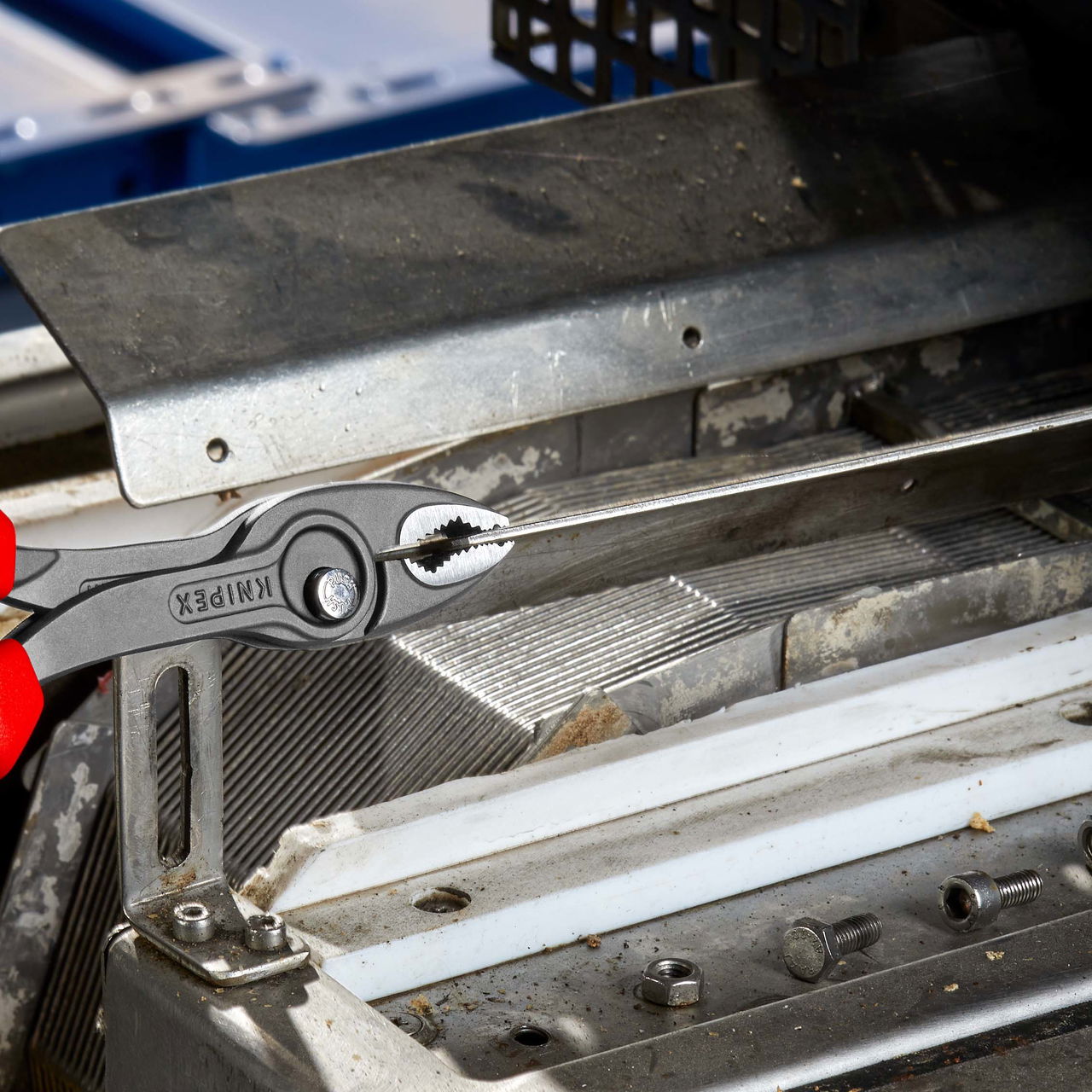 KNIPEX 82 02 200 TwinGrip Front and side gripping pliers with comfort handles grey atramentized 200 mm – Image 4 of 8
