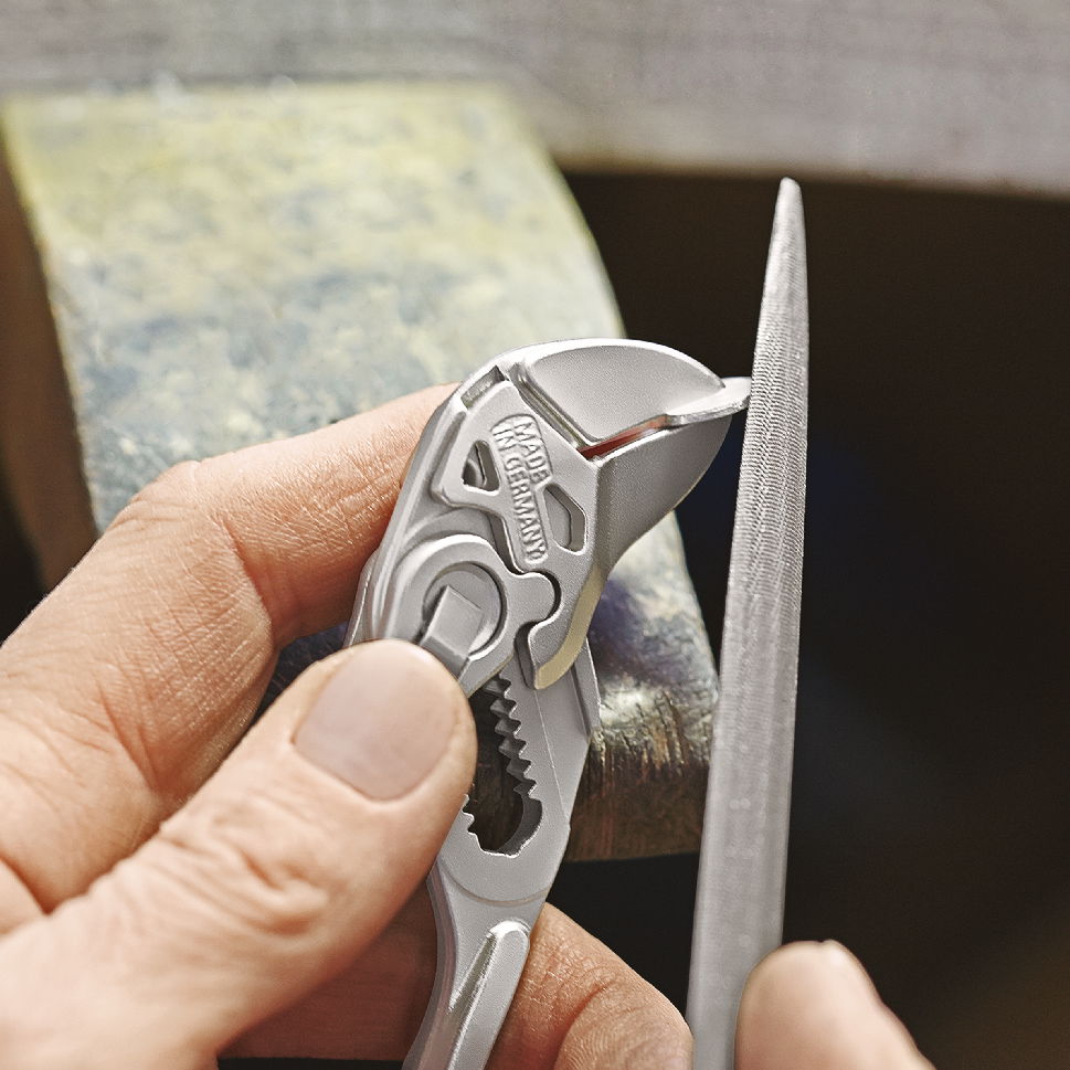 KNIPEX 86 03 125 Mini pliers wrench pliers and a wrench in a single tool with plastic coating chrome-plated 125 mm – Image 5 of 6
