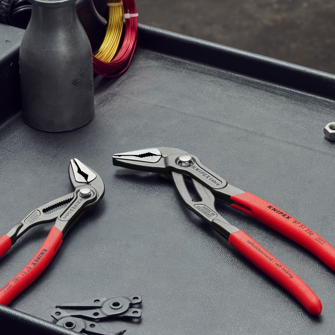 KNIPEX 87 51 180 SB Cobra® ES Water Pump Pliers extra-slim with non-slip plastic coating grey atramentized 180 mm – Image 3 of 5