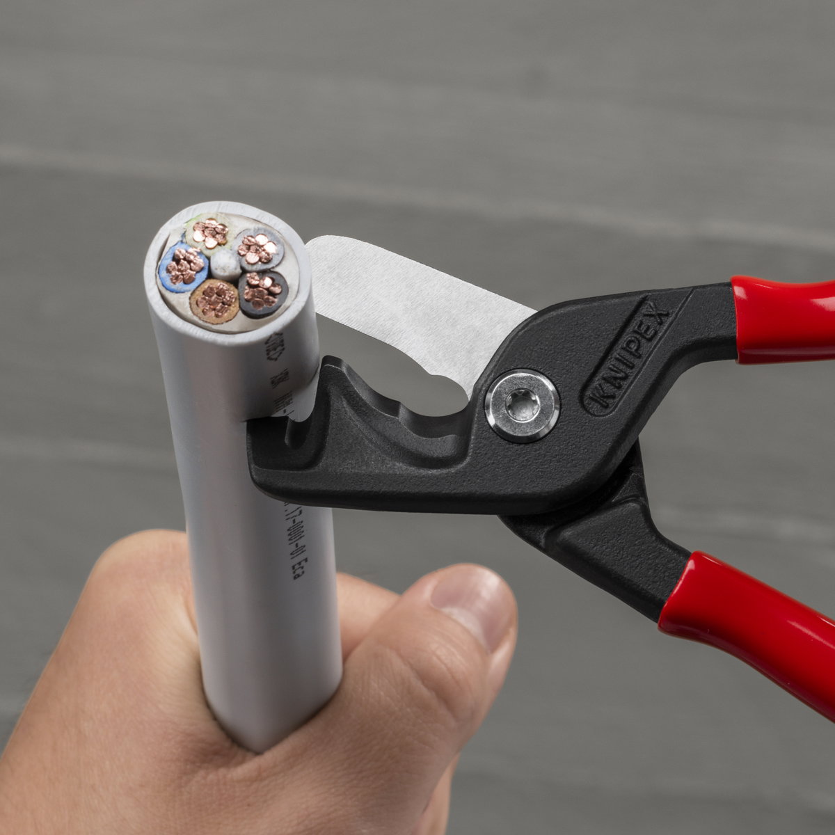 KNIPEX 95 11 225 StepCut® XL Cable shears with step cut with plastic coating burnished 225 mm – Image 2 of 5